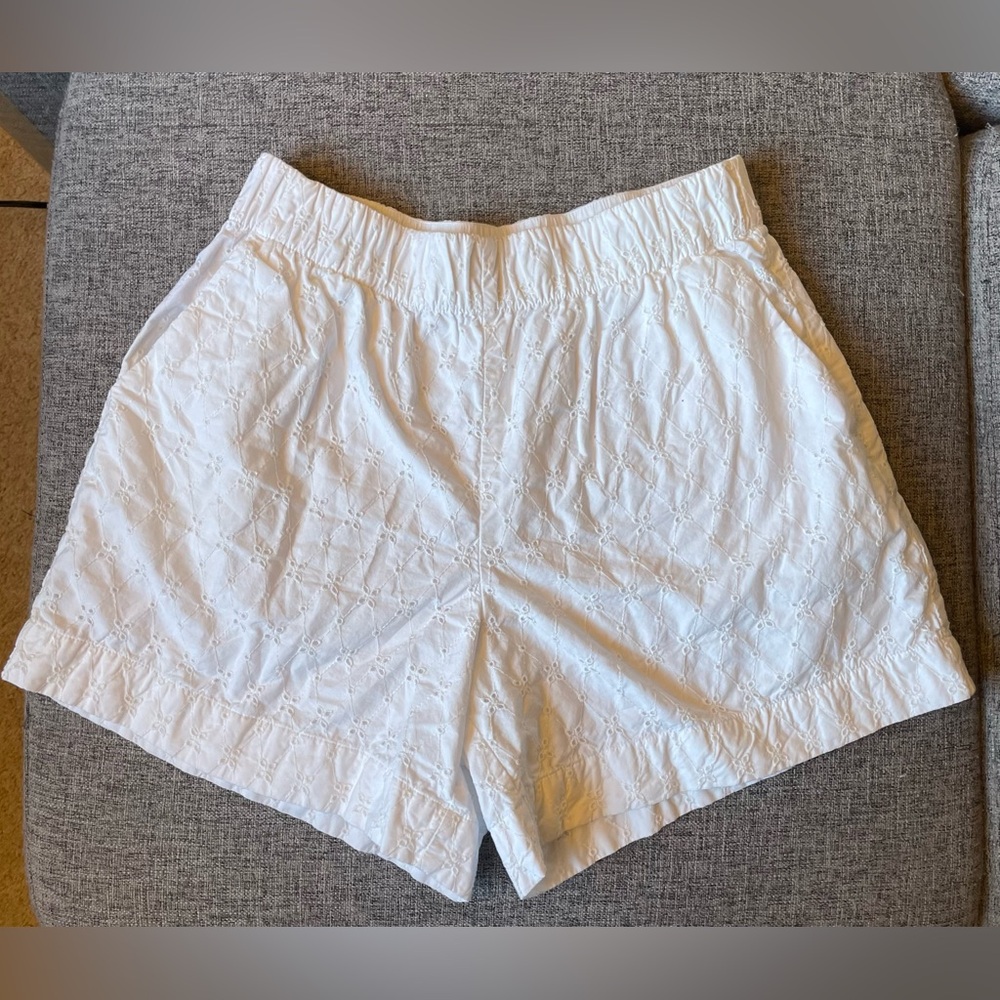 Gap white shorts 100% cotton with embroidery
